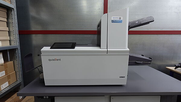 Quadient DS-77 iQ Falt- und Kuvertiermaschine für automatisierte Postbearbeitung