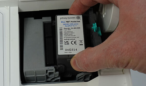 Pitney Bowes SendPro C Auto patrone entfernen